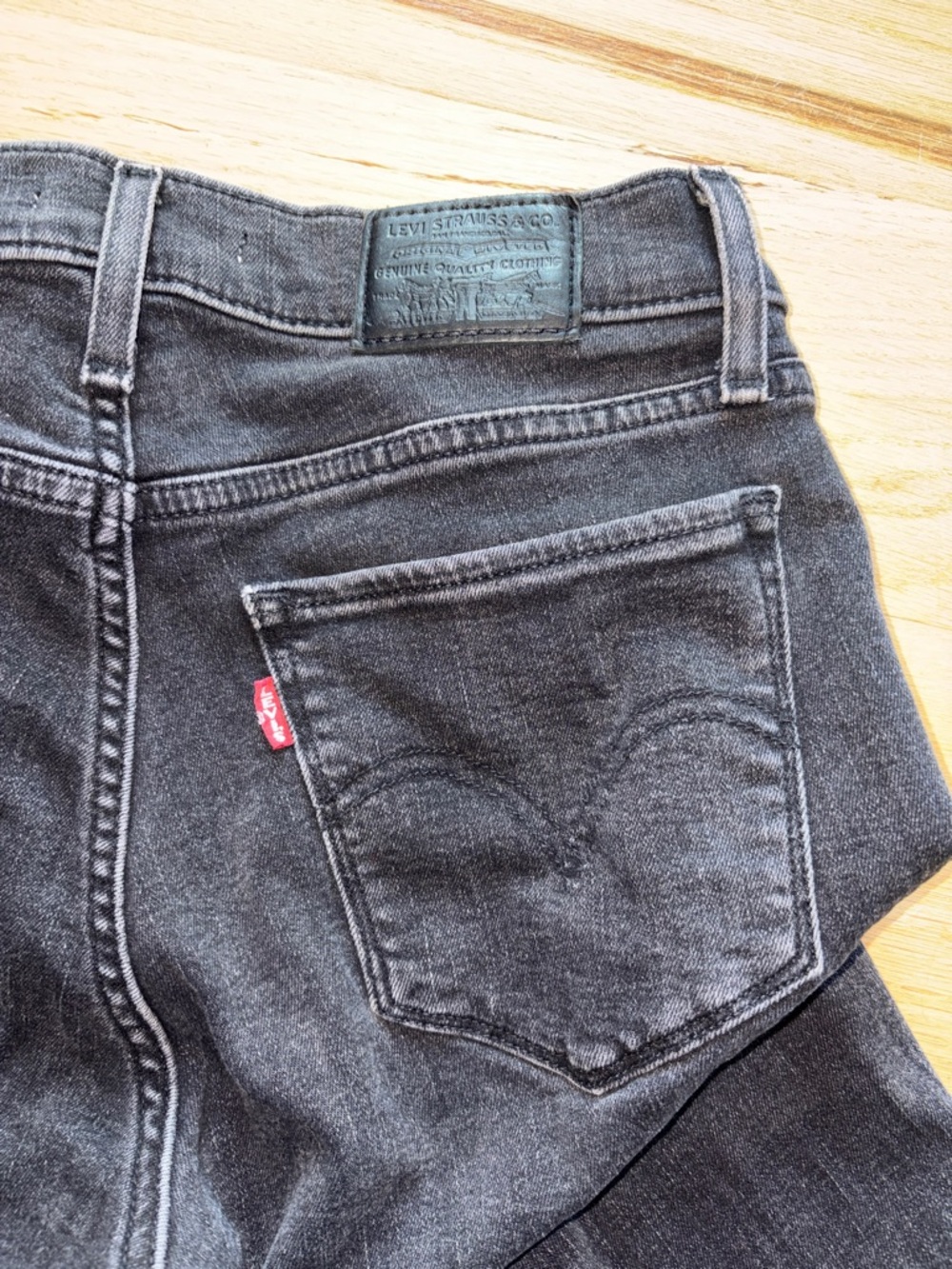 Levi's Women's Ankle Crop Jeans in Black Wash - Picture 5 of 5